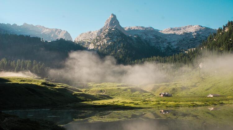 Alpenueberquerung Fuehrung Im Nationalpark Berchtesgdaden Mit Blick Auf Den Funtensee