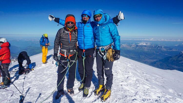 Am Gipfel Des Mont Blanc Auf Der Hochtourenwoche Mit Bergfuehrer