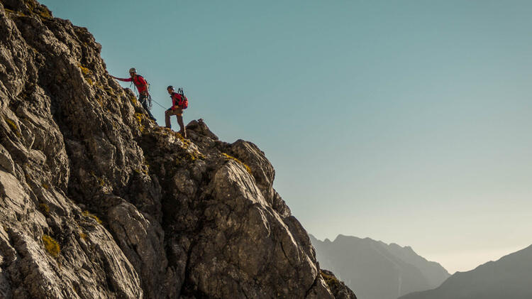 Am Kurzen Seil Des Bergfuehrers In Der Watzmann Ostwand