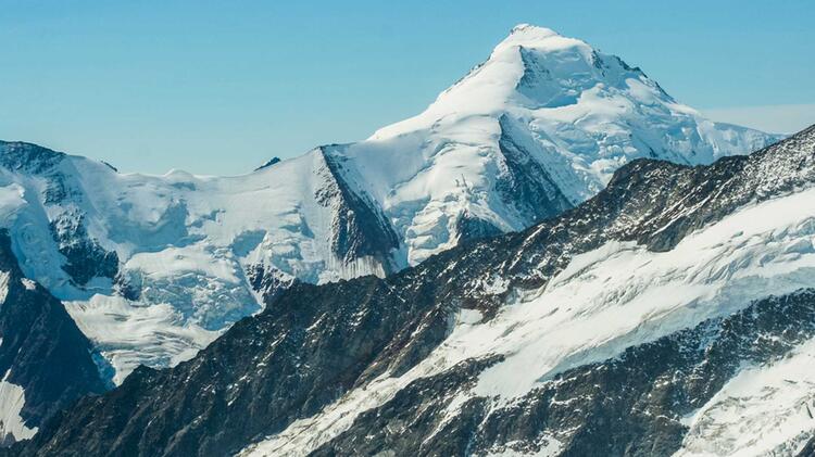 Das Aletschhorn Auf Der Anspruchvollen Hochtour Auf Den Eiger Ueber Den Mittellegigrat