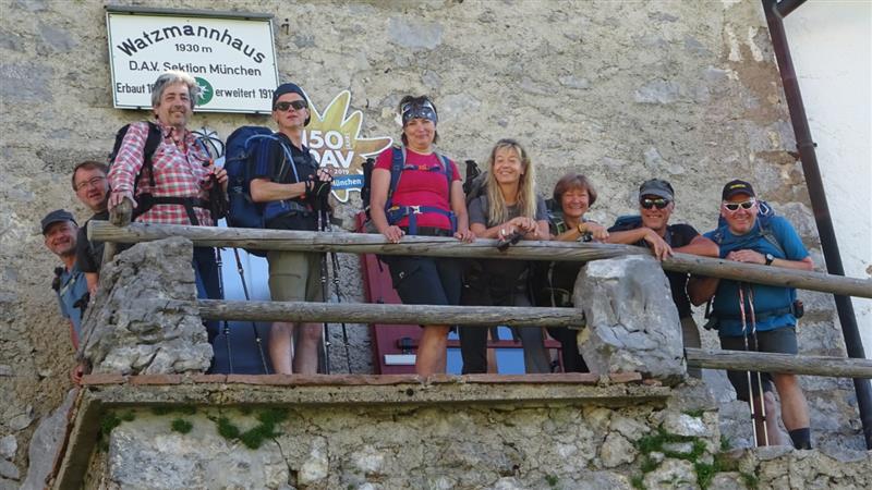 Die Gruppe vor dem Watzmannhaus Die Gruppe vor dem Watzmannhaus