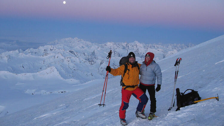 Gipfelanstieg Mit Tourenski Zum Elbrus