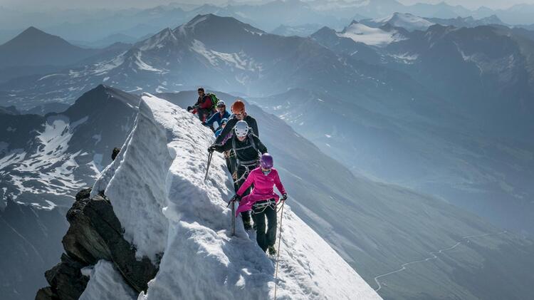 Gipfelgrat Am Grossglockner Hoechster Berg Von Oesterreich