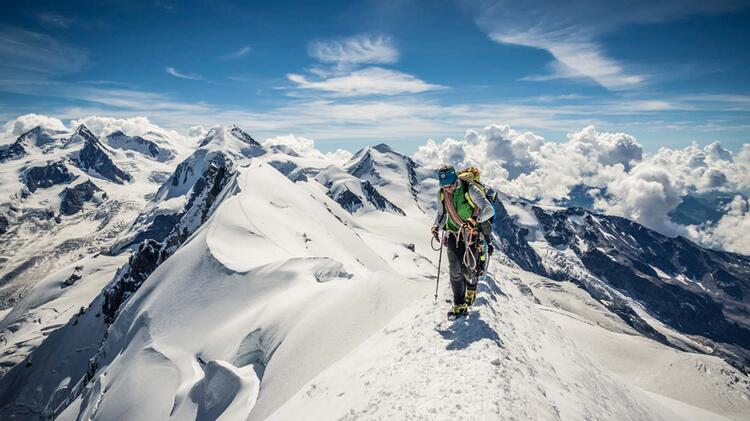 Gipfelgrat Im Wallis Auf Der Hochtouren Durchquerung Mit Bergfuehrer