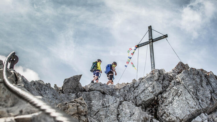 Kurz Vor Dem Gipfelkreuz Der Alpspitze Die Letzten Meter Am Klettersteig Via Ferrata