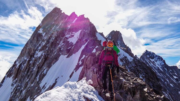 Nadelgrat Kletterei Mit Bergfuehrer Auf Der Hochtour