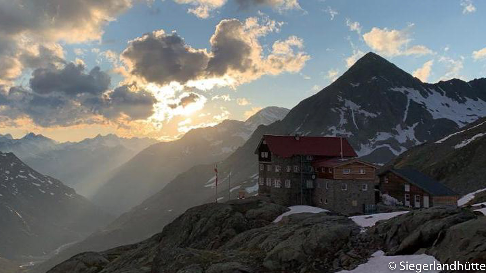 Die Siegerlandhütte bietet eine herrliche Aussicht auf die Alpen