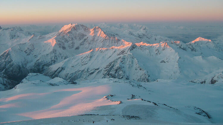 Skitour Mit Bergfuehrer Zum Elbrus
